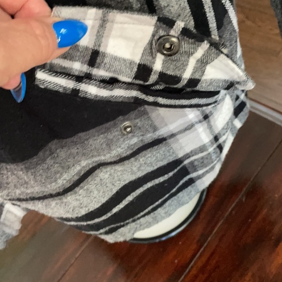 Hurley flannel jacket zippers, snaps & pockets - Picture 4 of 7